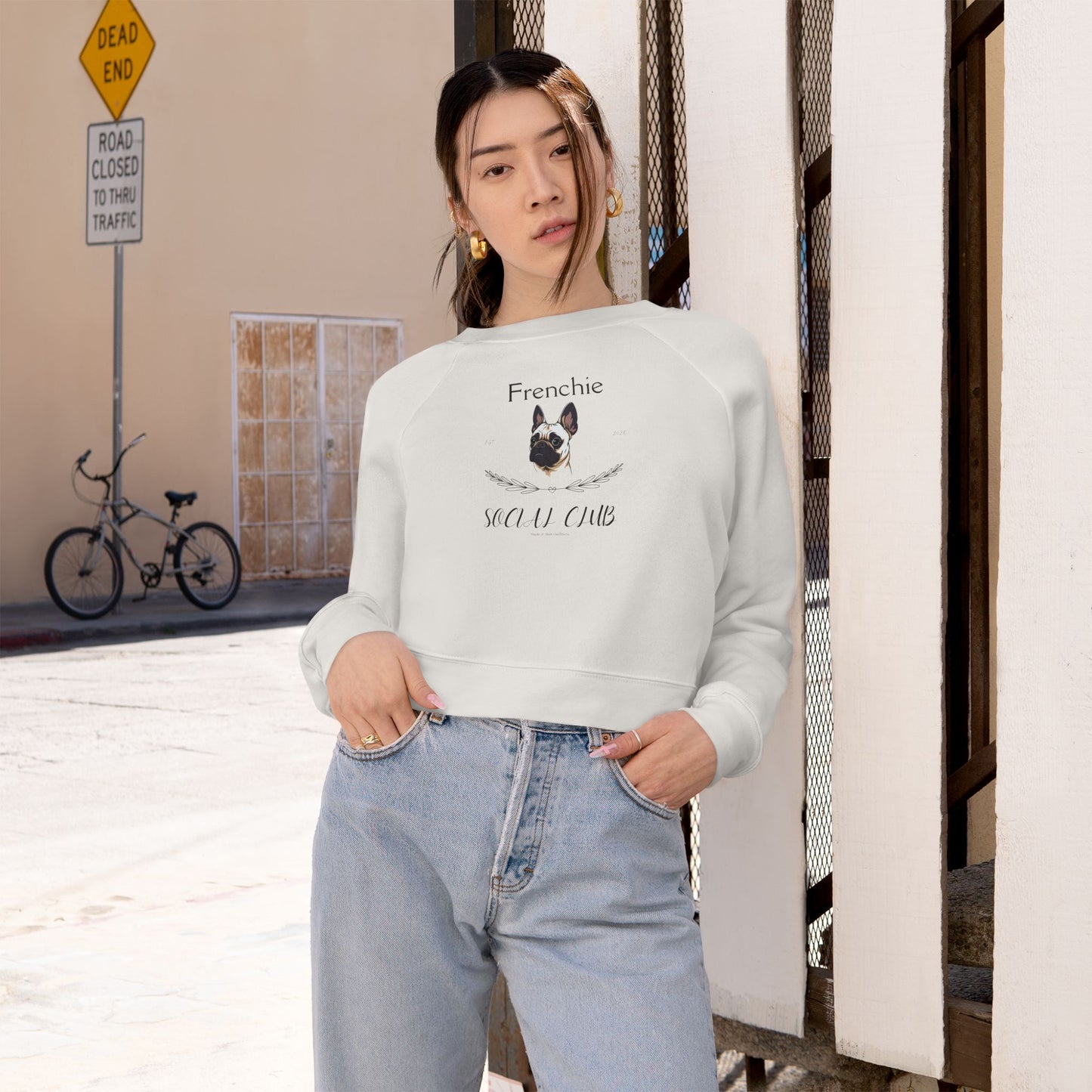 Frenchie Mom Cropped Pullover — 'Frenchie Mom' Graphic Women's Cropped Sweatshirt